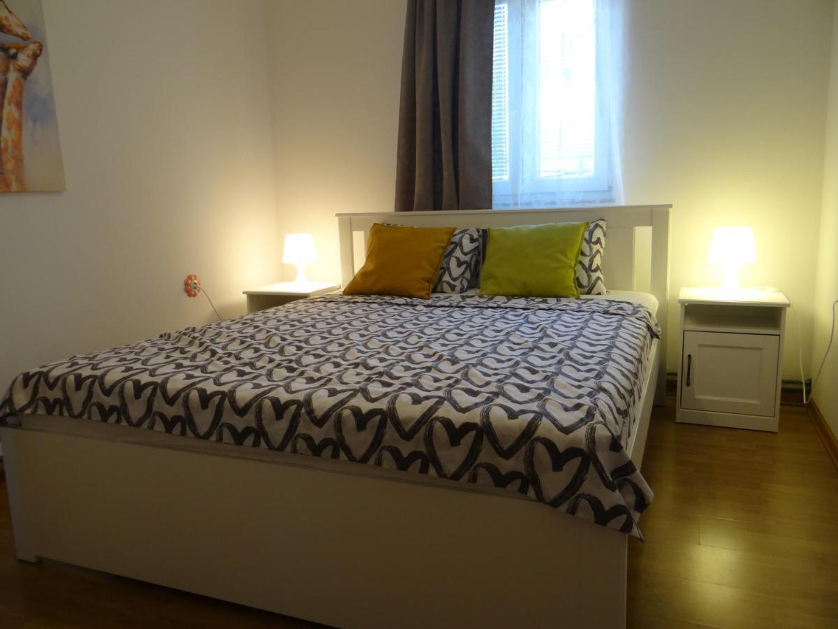 Apartman Ana & Marta セニ エクステリア 写真